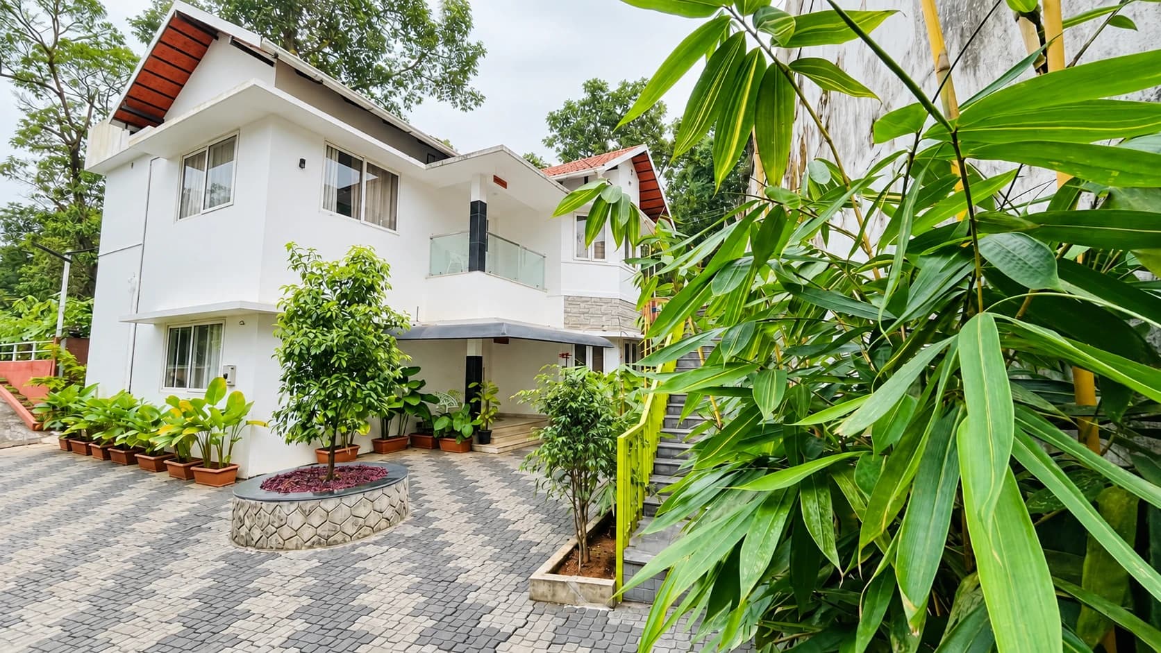 Green garden spaces at Golden Oak